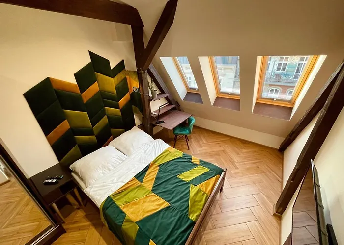 Apartment Long Attic *